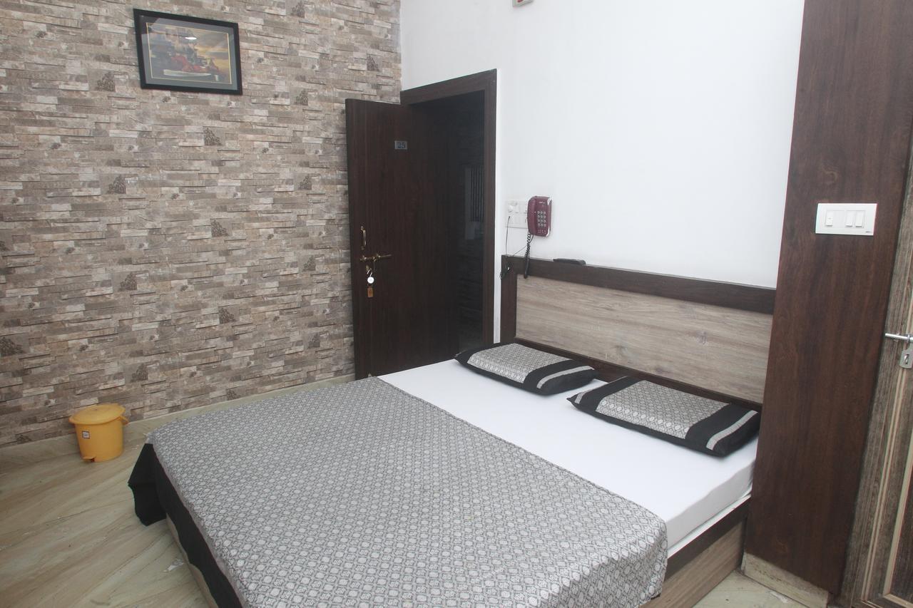 Alakhnanda Guest House Варанаси Экстерьер фото